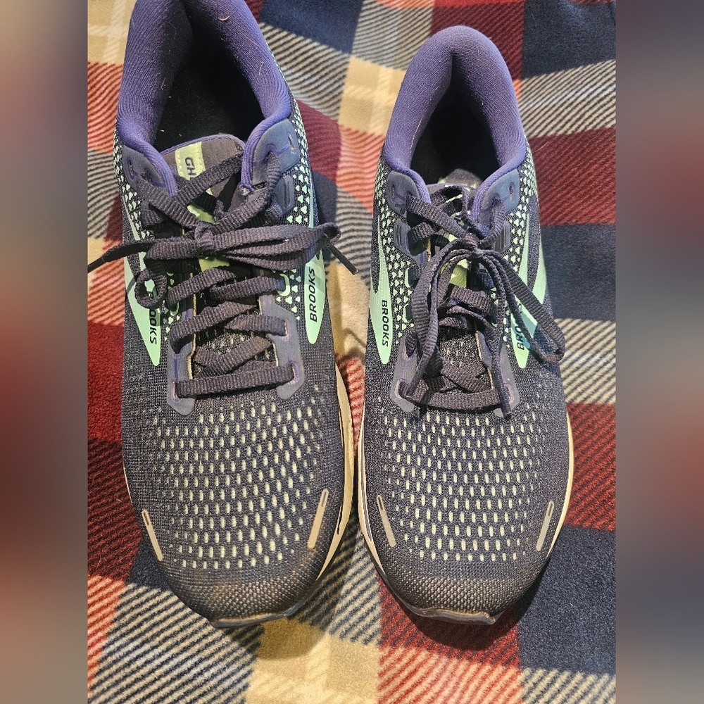 Womens brooks shoes